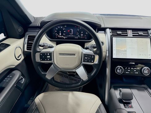 Used 2024 Land Rover Discovery Metropolitan Edition image 18