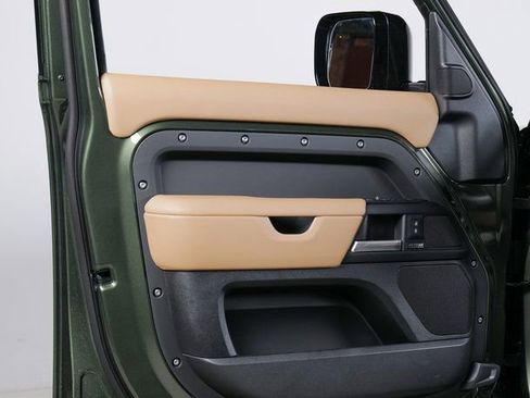 New 2026 Land Rover Defender 130 X-Dynamic SE image 27