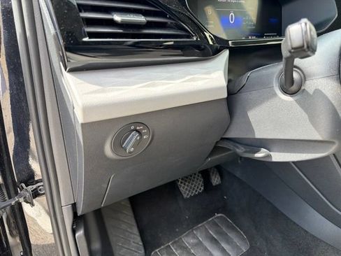 Used 2024 Volkswagen Taos S FWD image 19