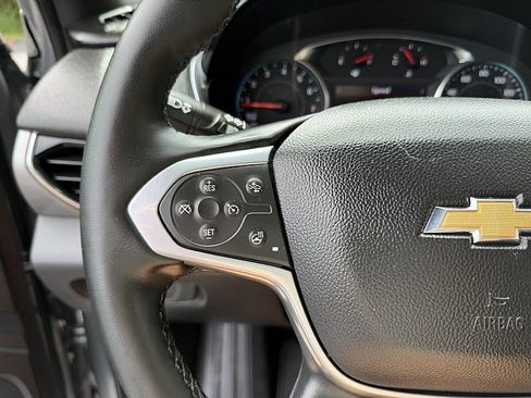 Used 2023 Chevrolet Traverse LT FWD image 11