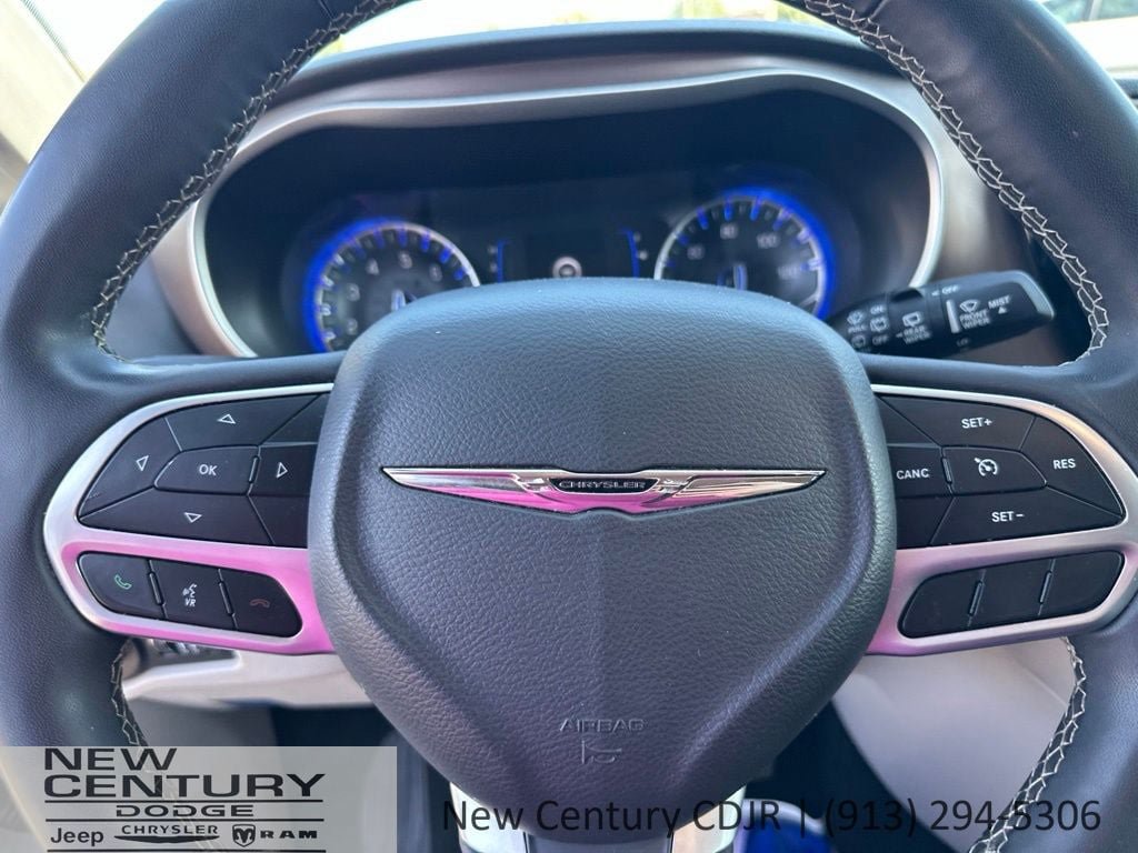 Used 2022 Chrysler Voyager LX FWD image 17