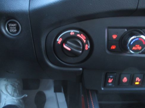 Used 2023 Nissan Frontier PRO-4X w/ Pro-4X Premium Package image 19