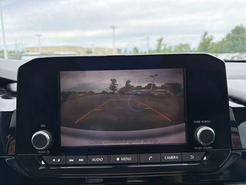 Used 2022 Nissan Pathfinder SV w/ SV Premium Package AWD/4WD image 19