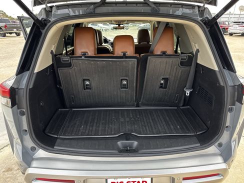 Used 2023 Nissan Pathfinder Platinum image 31