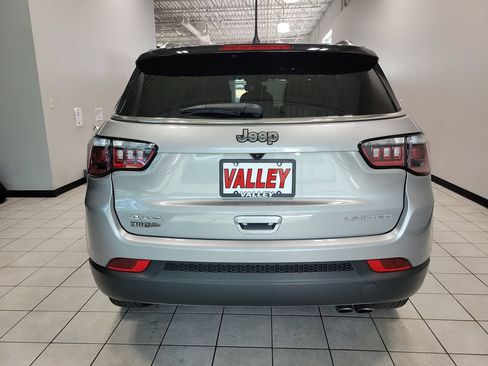 Certified 2022 Jeep Compass Limited AWD/4WD image 5