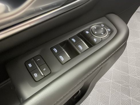 Used 2024 Chevrolet Suburban Premier RWD image 15