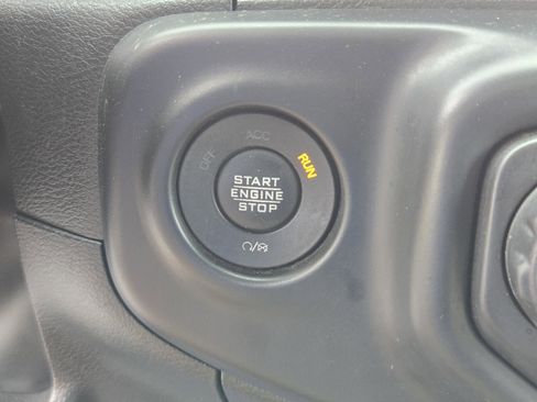 Certified 2022 Jeep Gladiator Sport image 11