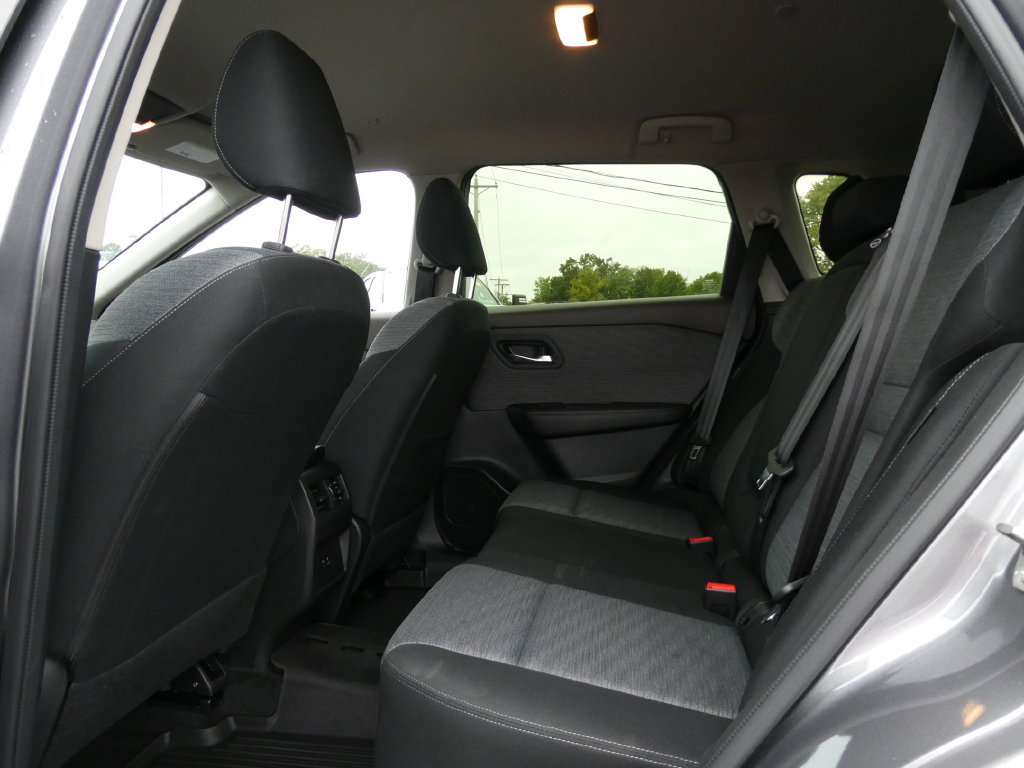 Used 2023 Nissan Rogue SV FWD image 18