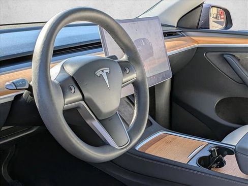 Used 2023 Tesla Model Y Long Range image 10