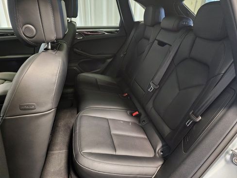 Used 2025 Porsche Macan image 21