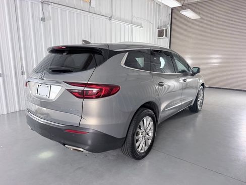 Used 2018 Buick Enclave Essence AWD/4WD image 5