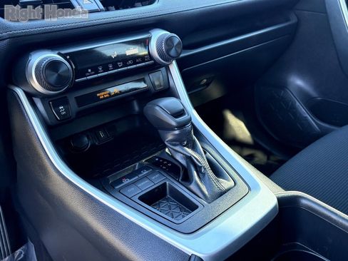 Used 2022 Toyota RAV4 LE w/ Carpet Mat Package (TMS) image 15