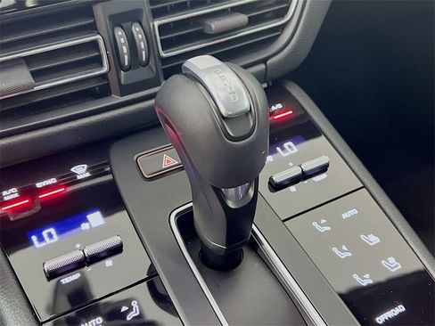 Certified 2022 Porsche Macan S image 19