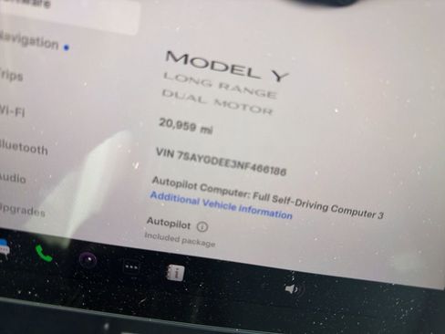 Used 2022 Tesla Model Y Long Range image 10