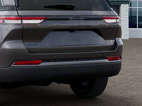 New 2026 Jeep Grand Cherokee Altitude AWD/4WD image 13