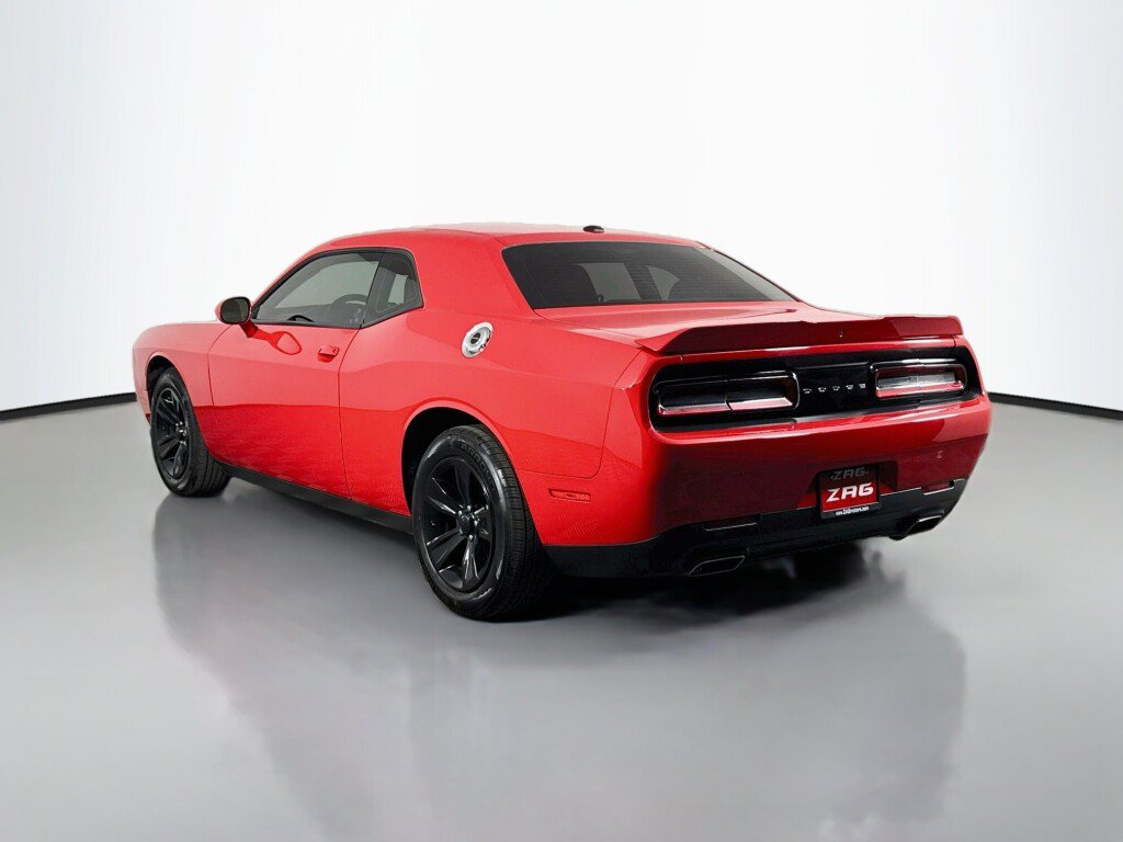Used 2021 Dodge Challenger SXT RWD image 3