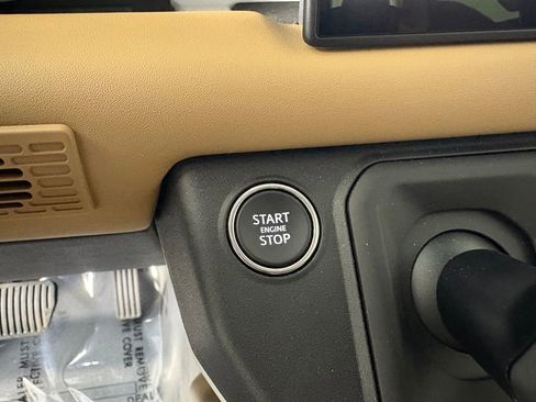 Used 2025 Land Rover Defender 110 S image 22