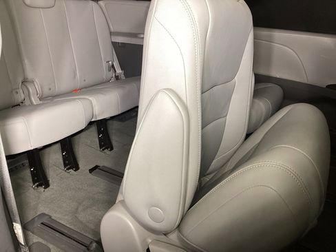 Used 2018 Toyota Sienna AWD image 7