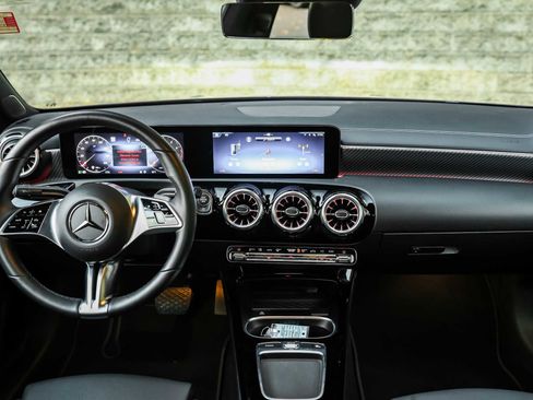 Used 2025 Mercedes-Benz CLA 250 4MATIC image 25