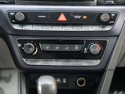 Used 2019 Hyundai Sonata SE image 30