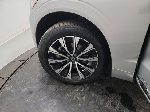 Used 2023 Volvo XC60 B5 Plus image 30