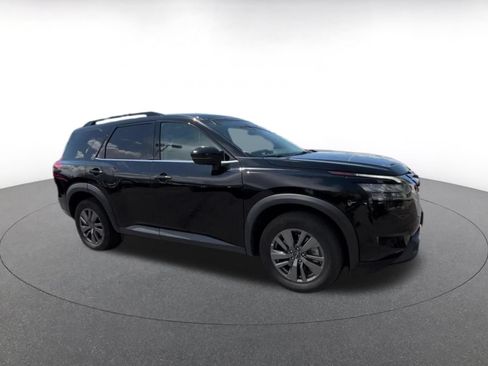 Used 2025 Nissan Pathfinder SV AWD/4WD image 2