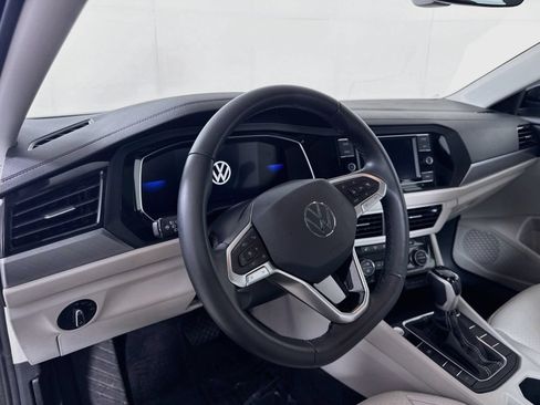 Certified 2023 Volkswagen Jetta SE w/ Panoramic Sunroof Package FWD image 4