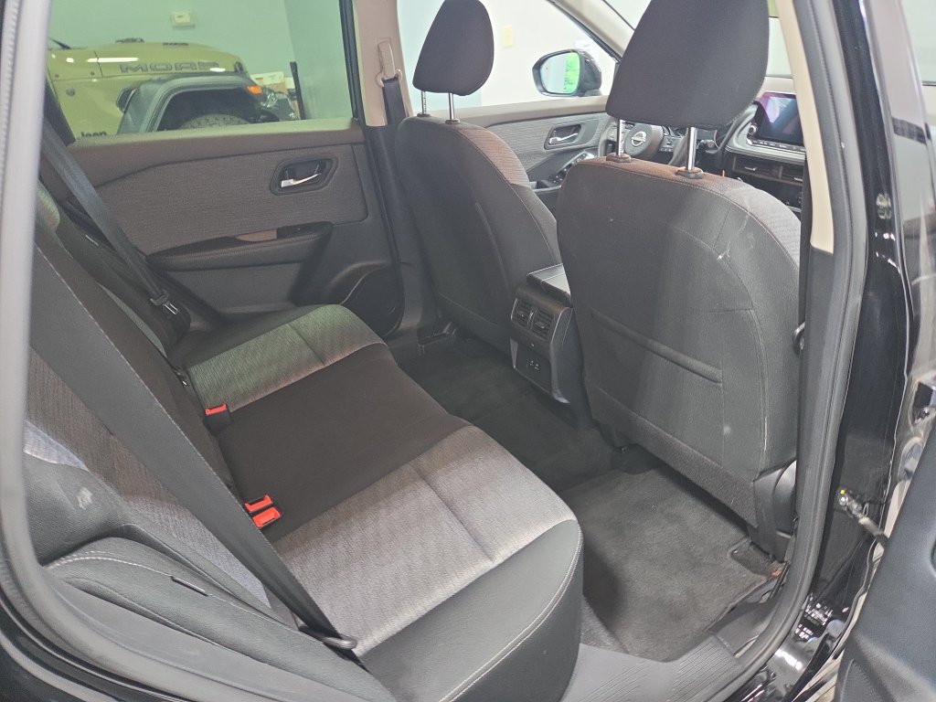 Used 2023 Nissan Rogue SV AWD/4WD image 17