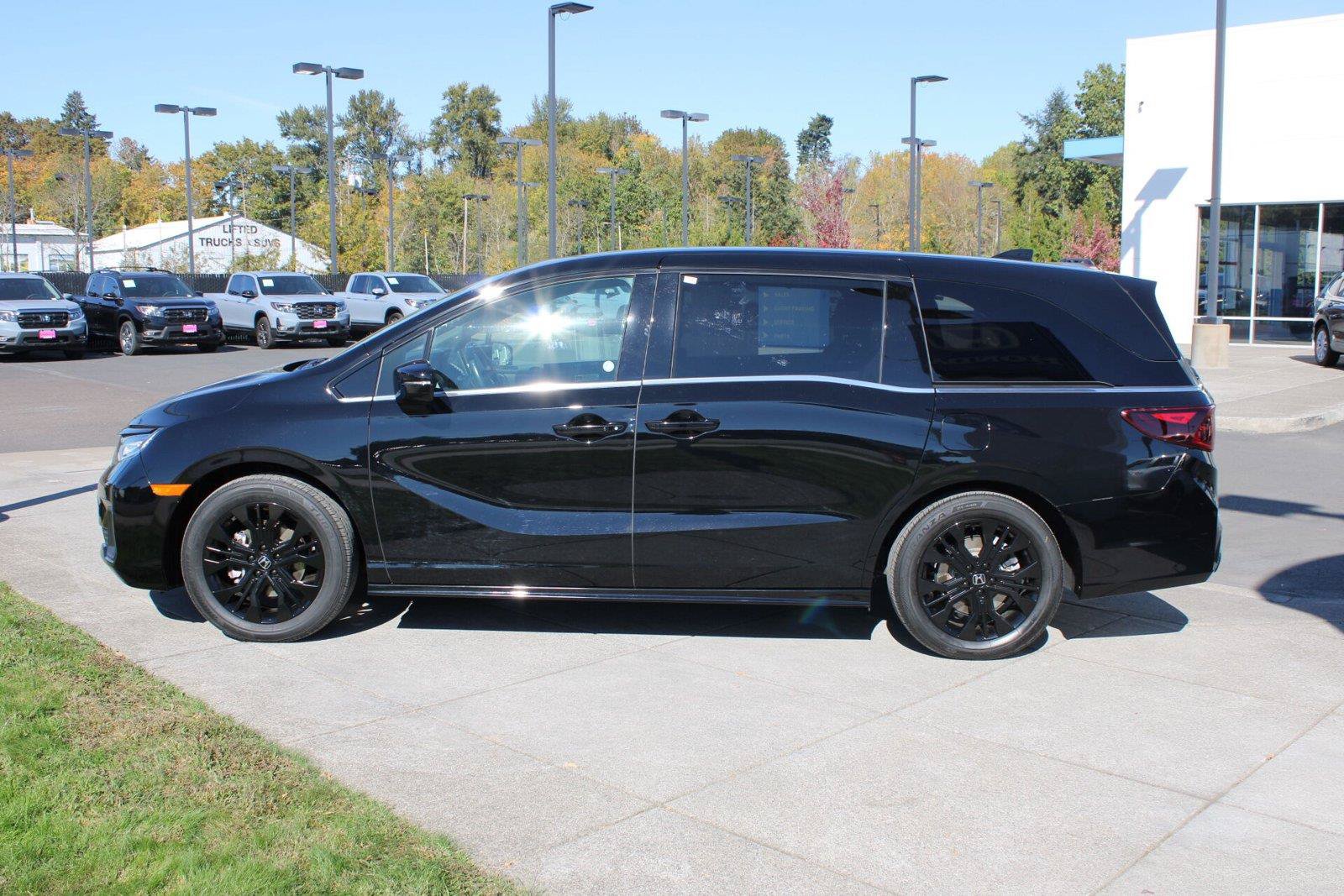 Used 2025 Honda Odyssey Sport-L image 4