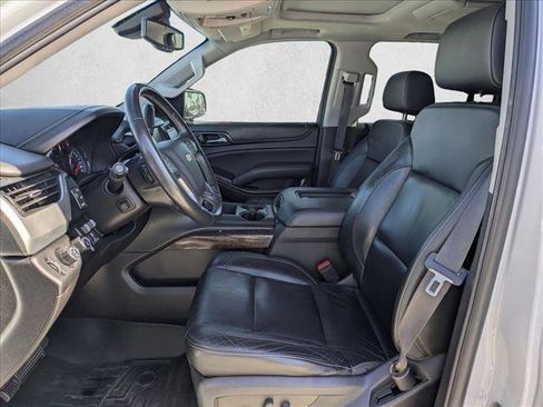 Used 2017 Chevrolet Suburban LT image 17