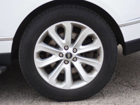 Used 2014 Land Rover Range Rover HSE image 23