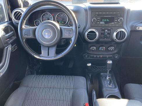 Used 2012 Jeep Wrangler Unlimited Sahara image 11