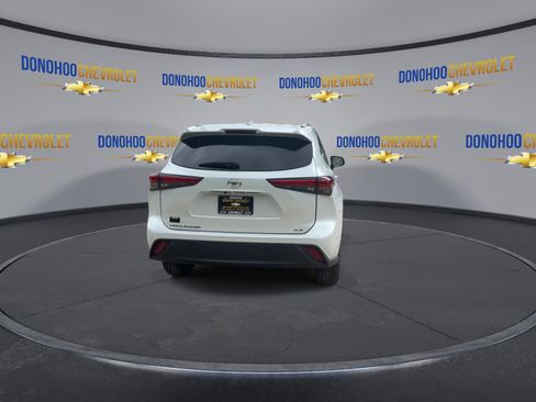 Used 2023 Toyota Highlander XLE FWD image 7