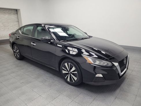 Used 2022 Nissan Altima 2.5 SV FWD image 11
