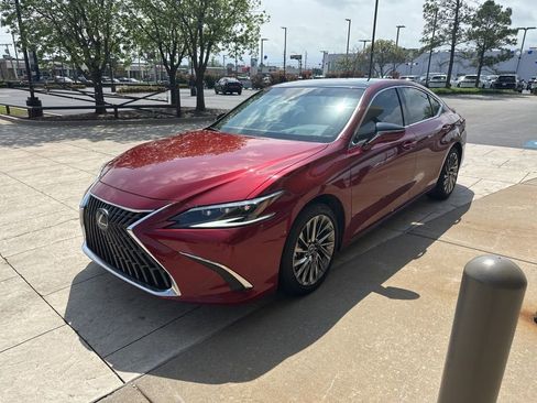 Certified 2025 Lexus ES 350 Ultra Luxury w/ Accessory Package (Z2) FWD image 2
