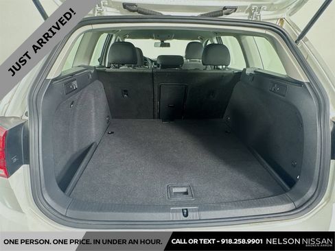 Used 2019 Volkswagen Golf S FWD image 23