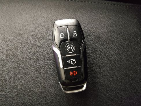 Used 2017 Ford Explorer Limited image 32