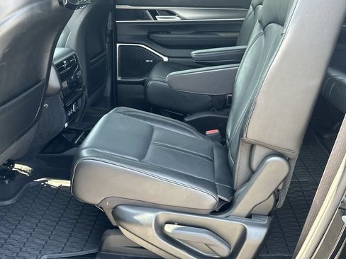 Used 2024 Jeep Wagoneer Series II w/ Convenience Group I AWD/4WD image 21