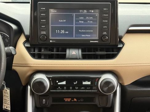 Used 2020 Toyota RAV4 LE FWD image 17