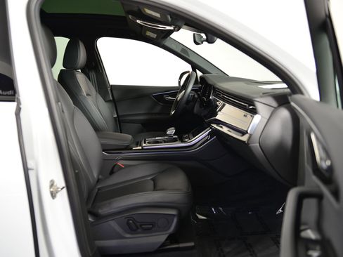 Certified 2025 Audi Q7 2.0T Premium Plus w/ Premium Plus Package image 16