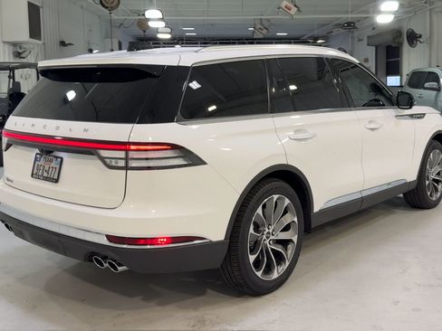 New 2025 Lincoln Aviator 2WD w/ Equipment Group 101A image 9