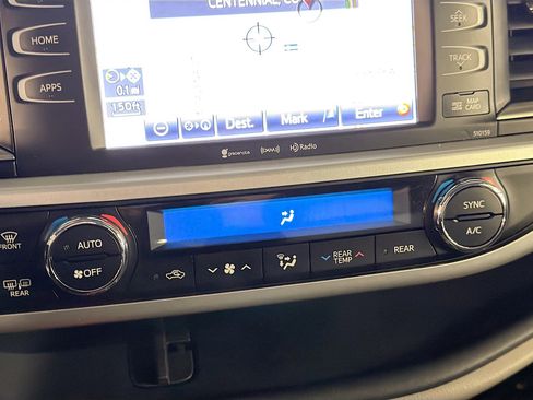 Used 2016 Toyota Highlander XLE AWD/4WD image 23