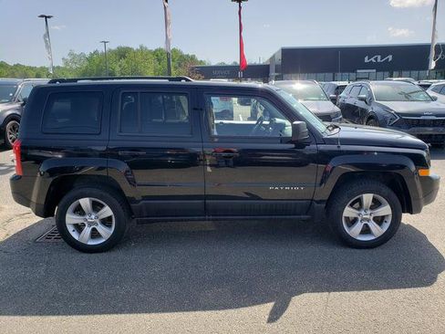 Used 2015 Jeep Patriot Latitude AWD/4WD image 2