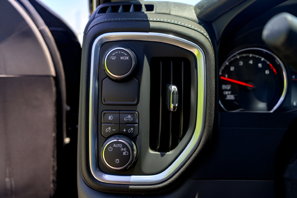 Used 2020 Chevrolet Silverado 1500 RST w/ All-Star Edition RWD image 18