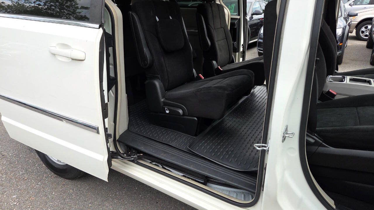 Used 2011 Chrysler Town & Country Touring FWD image 47