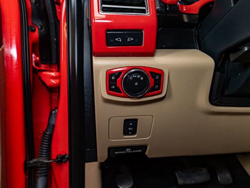 Used 2017 Ford F250 Lariat w/ Chrome Package image 16