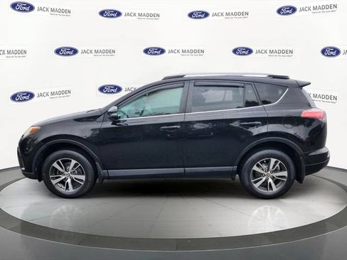 Used 2018 Toyota RAV4 XLE AWD/4WD image 2