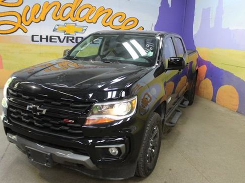 Used 2021 Chevrolet Colorado Z71 w/ Z71 Midnight Edition AWD/4WD image 4