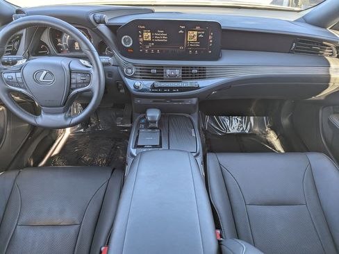 Used 2022 Lexus LS 500 w/ Accessory Package (Z2) image 9