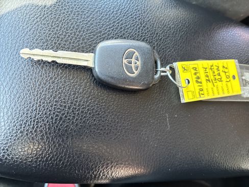 Used 2014 Toyota RAV4 XLE image 33